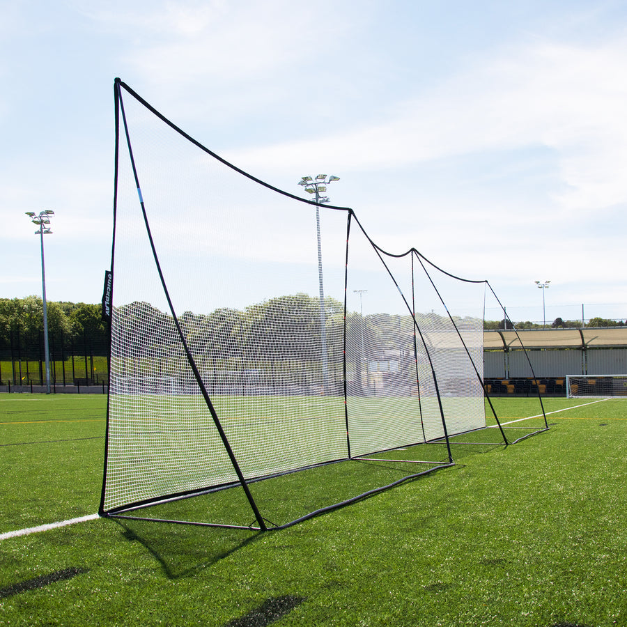 Extender Net 240 x 270 cm seen from the end of a long run, linking two MEGA NETs with black poles and base frames.