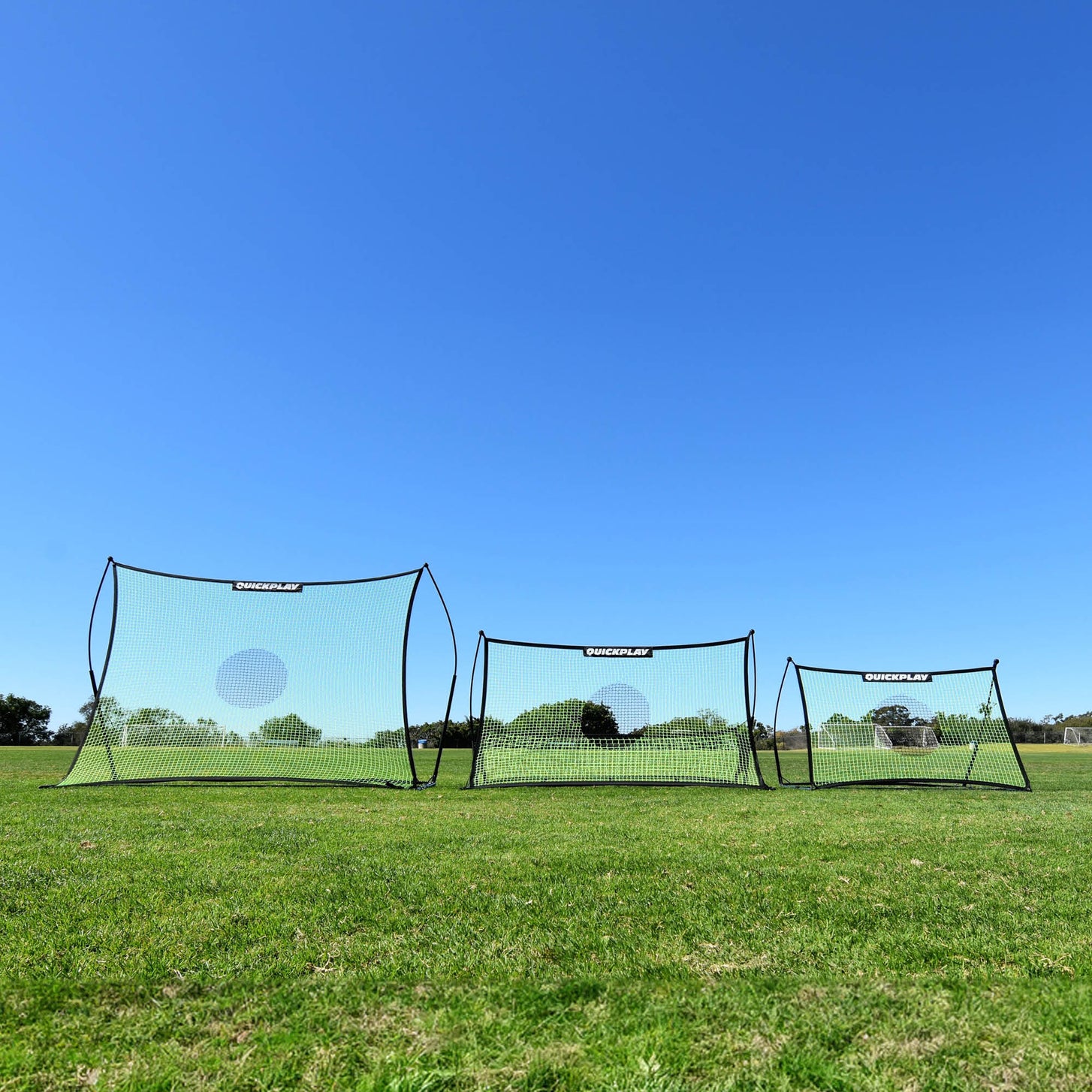 TEKKERS Net XL 240 x 180 cm shown with two other TEKKERS Net sizes, standing in a row on grass.