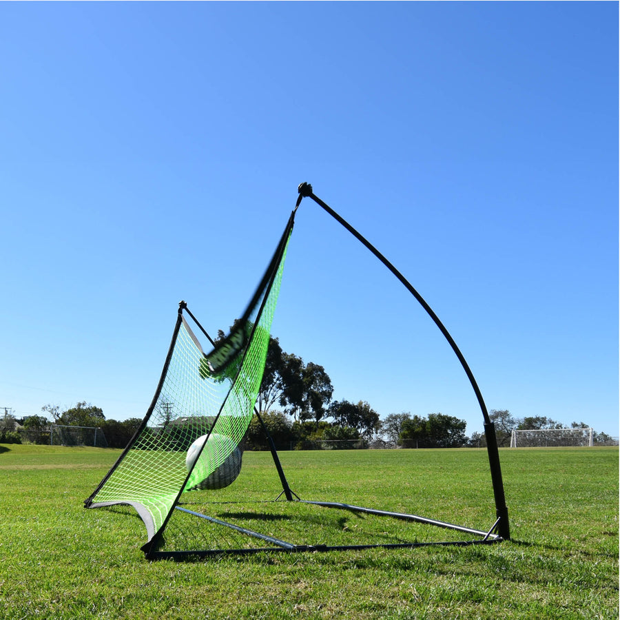 TEKKERS Net 150 x 100 cm from the side on grass, with a ball pushing into its green net.