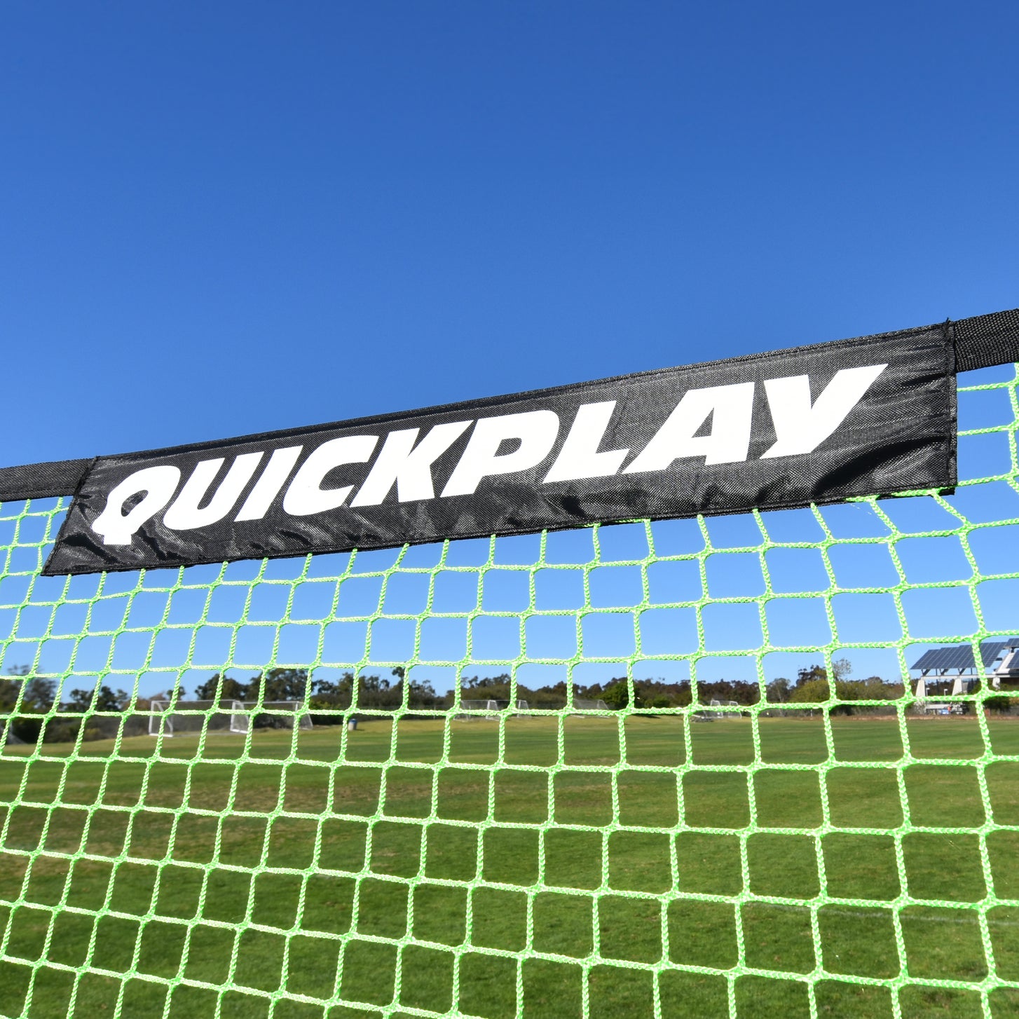 Close-up of the black QUICKPLAY banner along the top of the TEKKERS Trainer's green net.